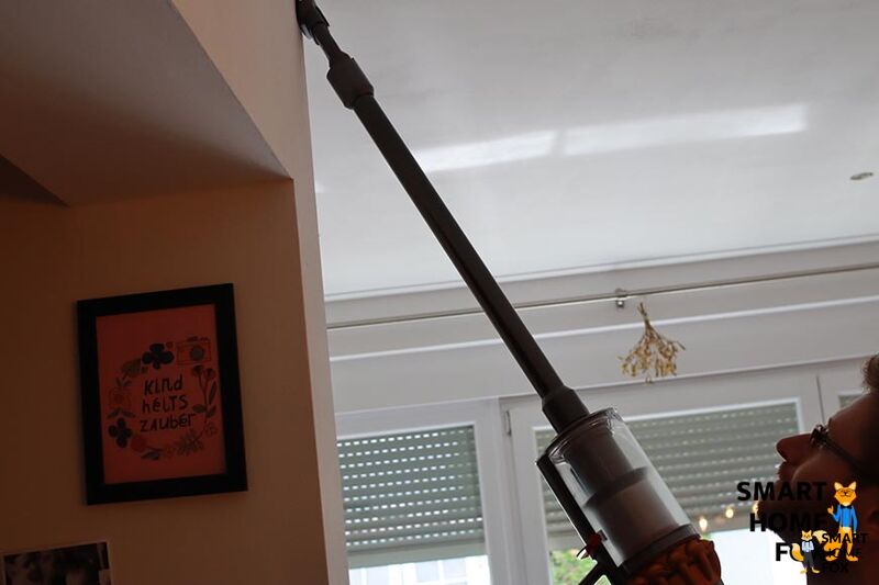 Беспроводной пылесос Dyson: пылесосим потолок